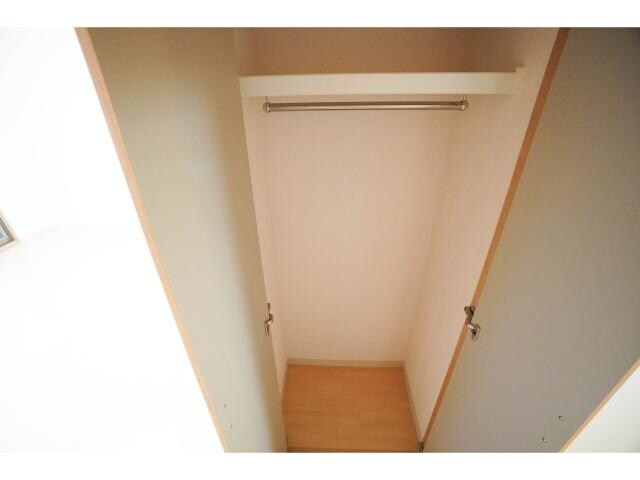 物件内観写真18　(廊下・収納)