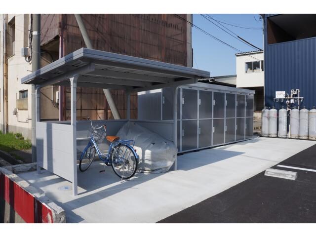 物件外観写真3　(駐輪スペース)
