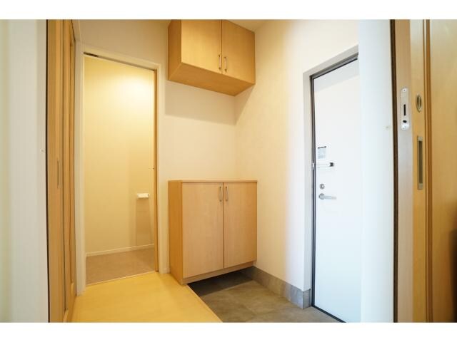 物件内観写真17　(玄関　下駄箱)