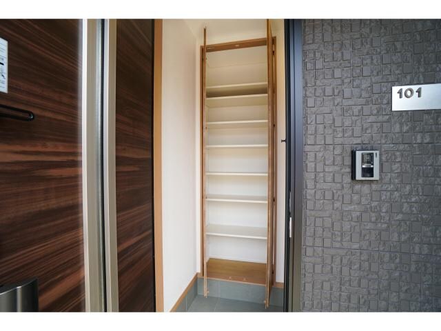 物件内観写真12　(下駄箱)