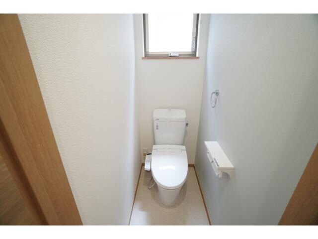 物件内観写真16　(温水洗浄暖房便座付)