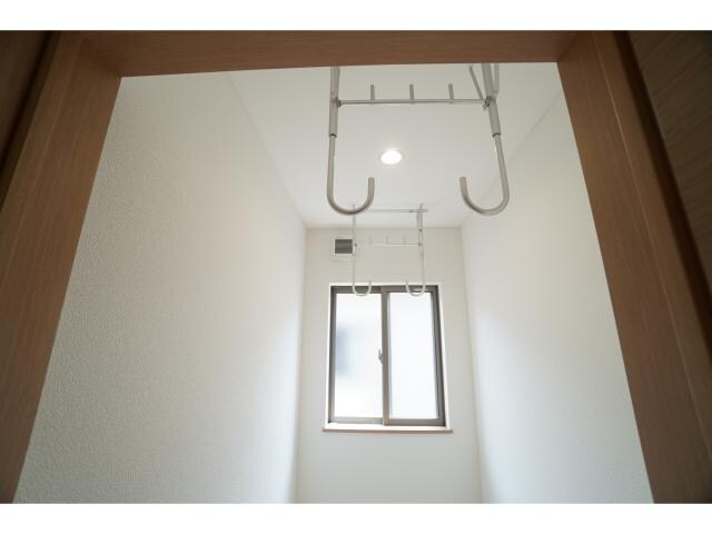 物件内観写真17　(ｻﾝﾙｰﾑ)
