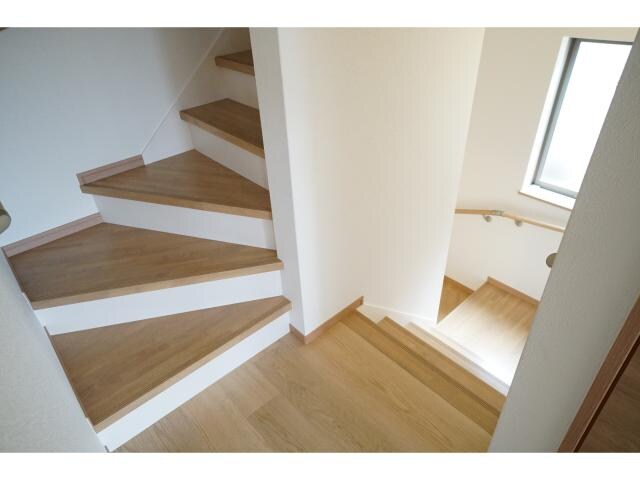 物件内観写真20　(階段)