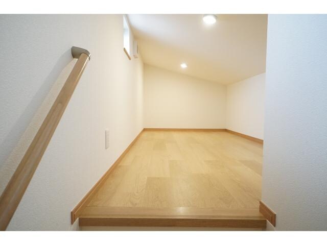 物件内観写真21　(小屋裏収納庫)