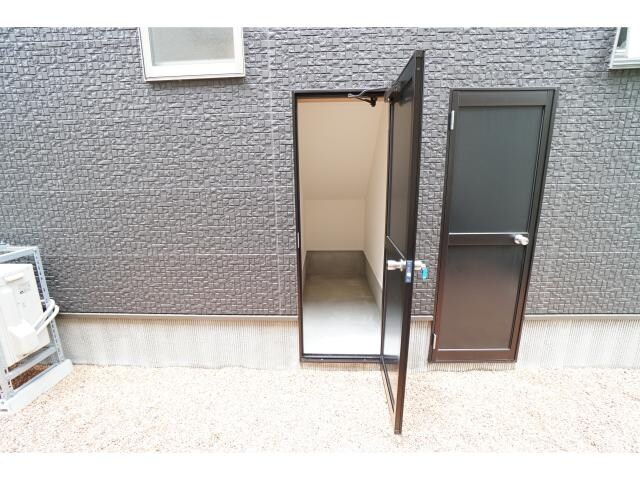 物件内観写真27　(階段下・外部物置)