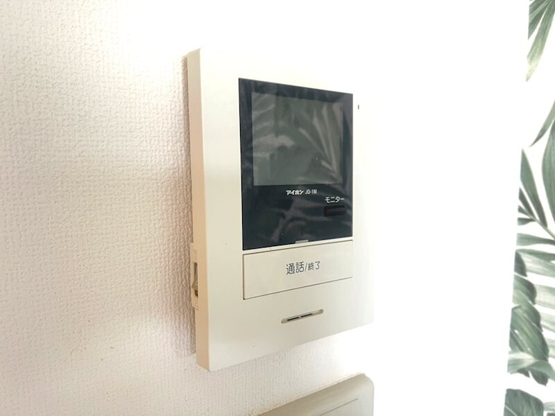 物件内観写真5　(来訪者の確認ができる安心のモニター付インターホン設置)