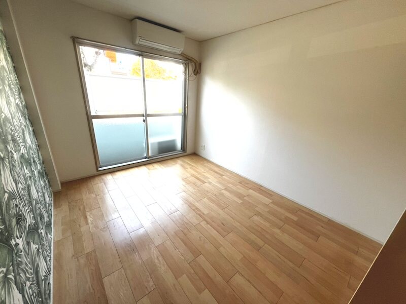 物件内観写真7　(洋室6帖)