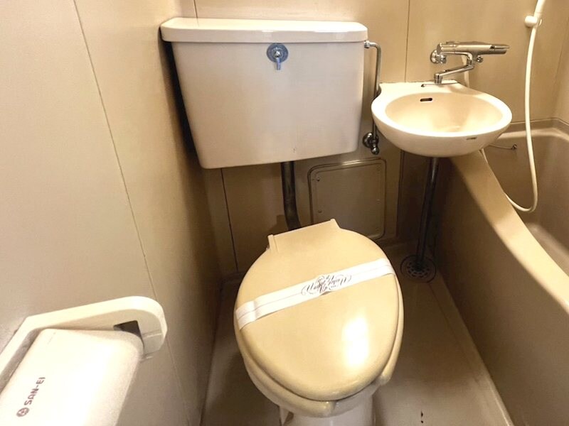 物件内観写真14　(トイレ、洗面台)