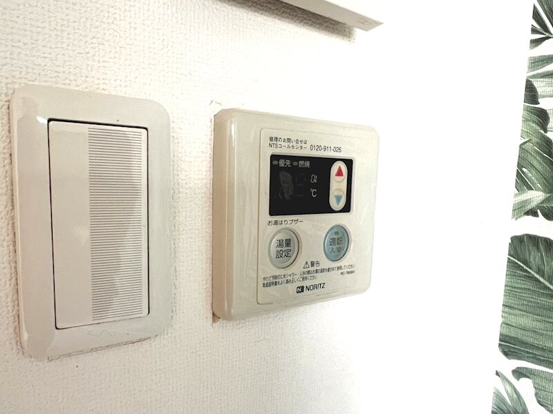 物件内観写真24　(給湯パネル)