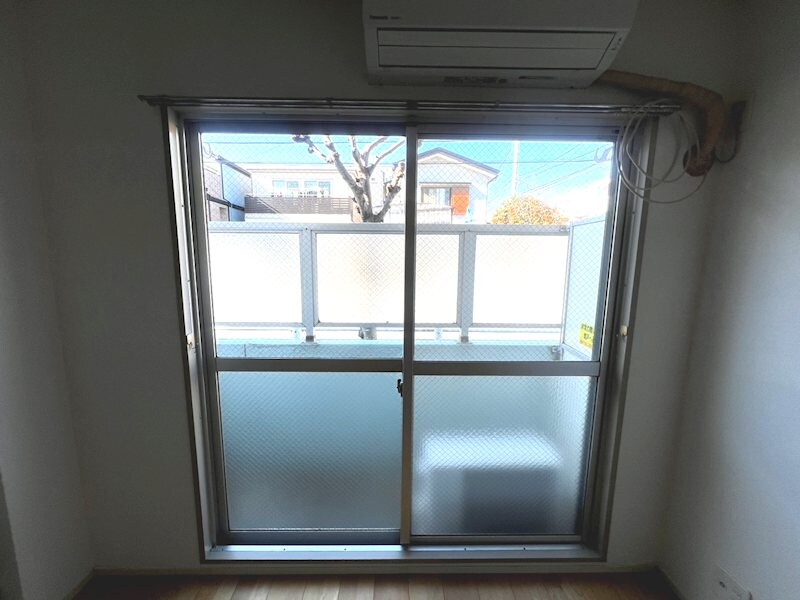 物件内観写真28　(洋室6帖　掃き出し窓)