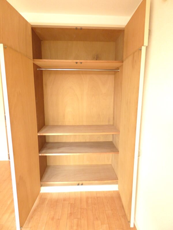 物件内観写真3　(洋室6帖)