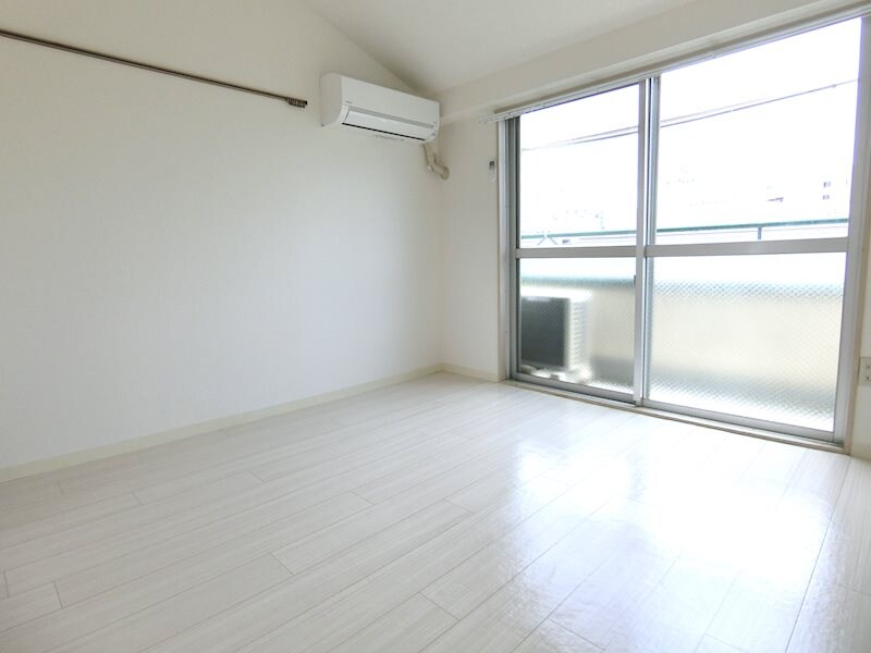 物件内観写真6　(洋室6帖)