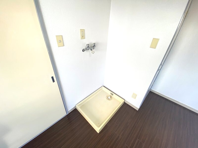 物件内観写真13　(洗濯機置き場)