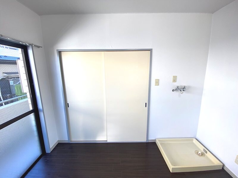 物件内観写真31　(洋室～キッチン　引き戸　冷暖房効率が上がります)