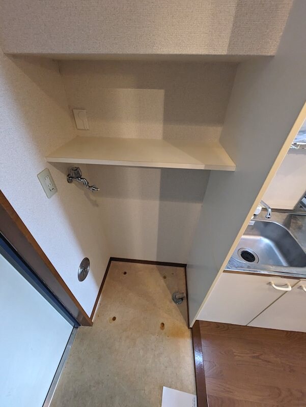 物件内観写真2　(洗濯機置き場)