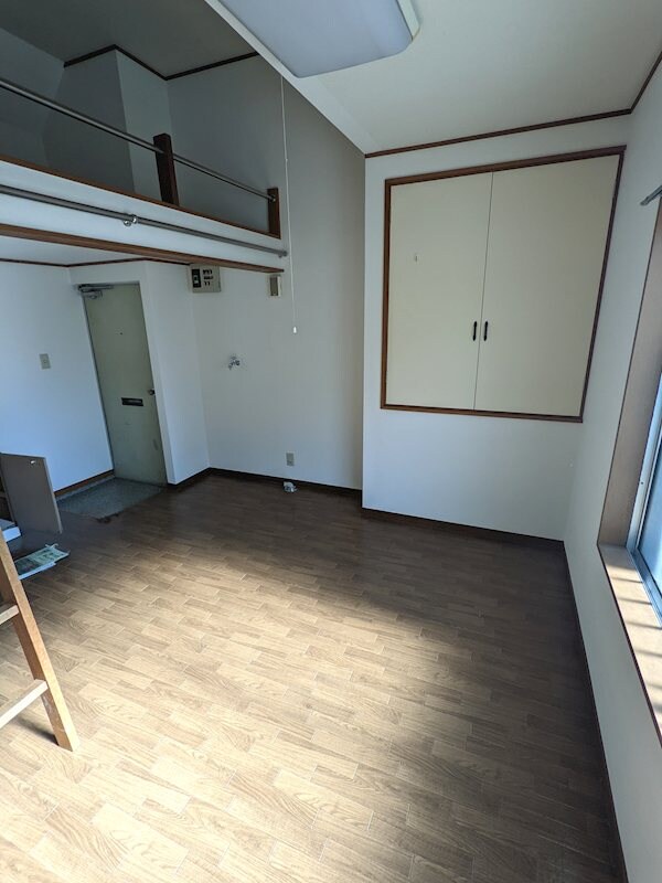 物件内観写真7　(洋室6帖　便利なロフト付)