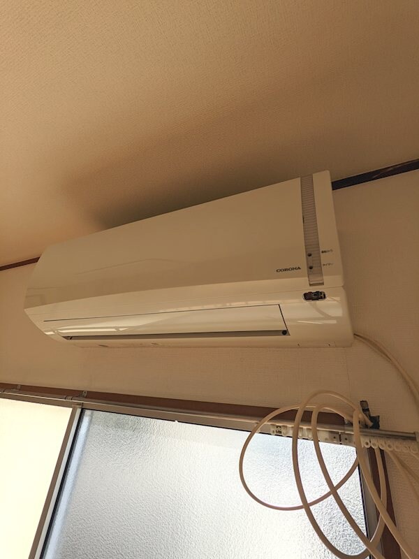 物件内観写真10　(洋室　エアコン設置)