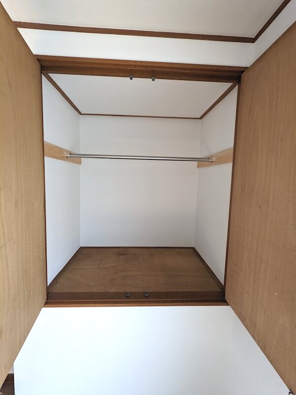 物件内観写真11　(洋室　収納)