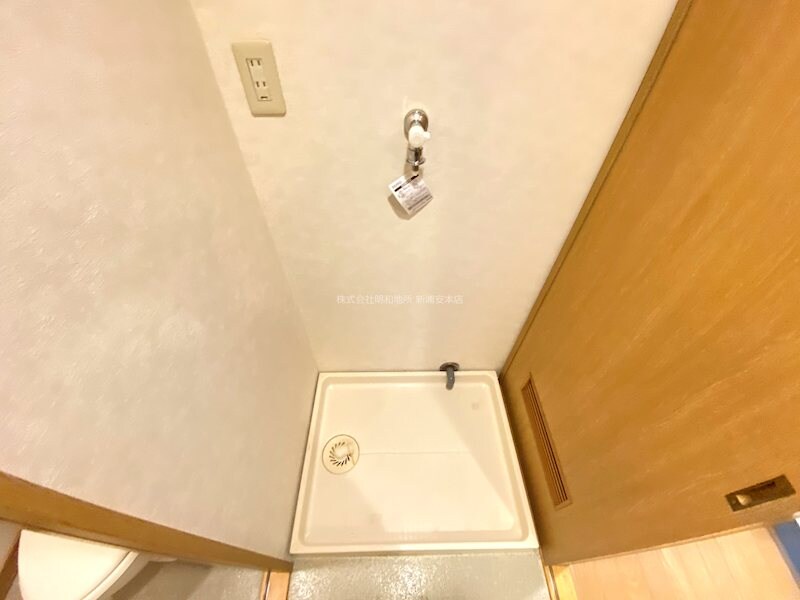 物件内観写真13　(洗濯機置場)