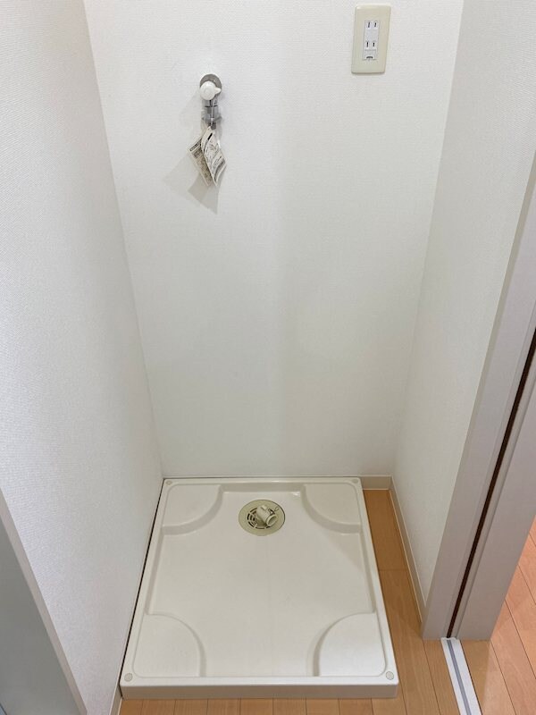 物件内観写真11　(洗濯機置場)