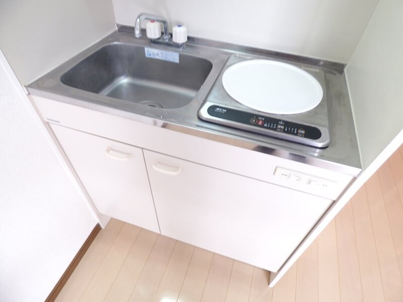 物件内観写真4　(キッチン　1口IHクッキングヒーター付)