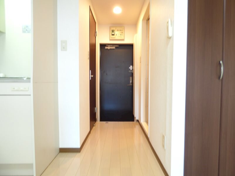 物件内観写真16　(玄関～廊下)