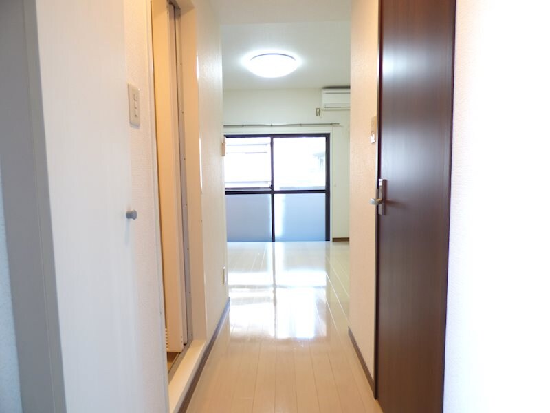 物件内観写真17　(廊下～洋室)