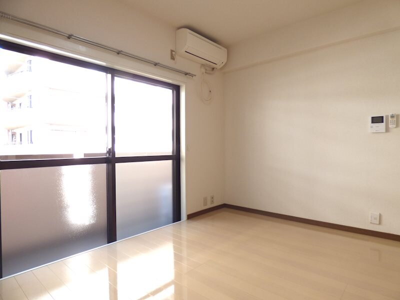 物件内観写真29　(洋室6.7帖　※エアコンは要確認)