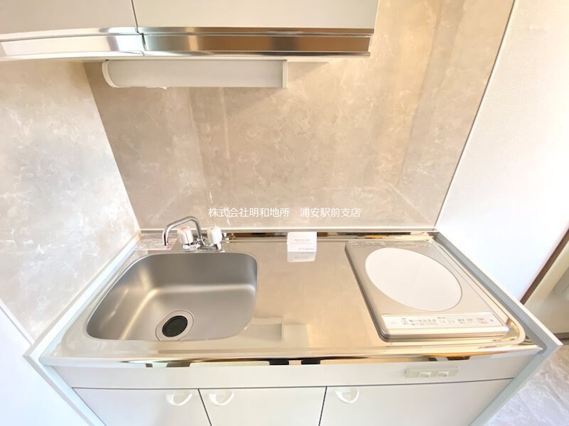 物件内観写真4　(1口IHクッキングヒーター付キッチン（2021年3月）)