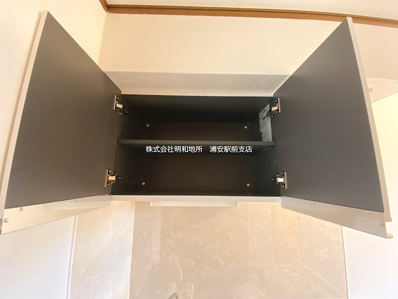 物件内観写真17　(キッチン　上部収納)
