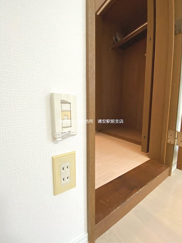 物件内観写真19　(光回線コンセント)