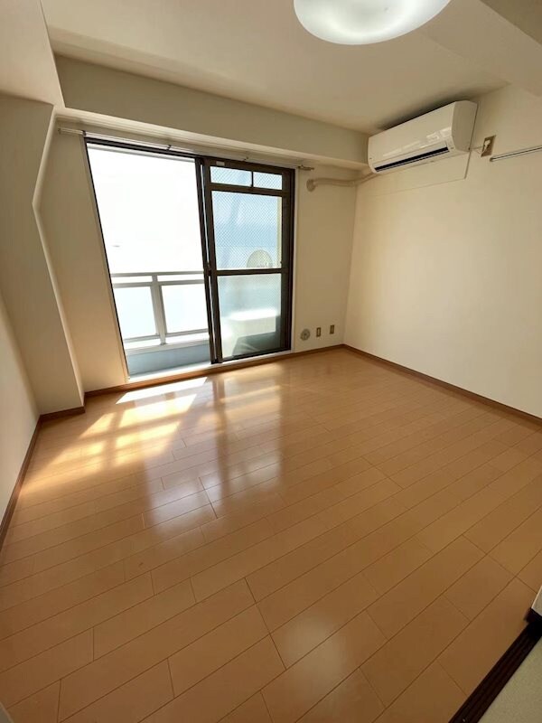 物件内観写真21　(洋室6帖)