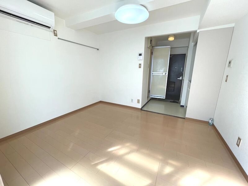 物件内観写真22　(洋室6帖)