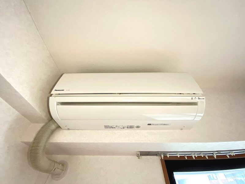 物件内観写真9　(洋室　エアコン設置　※他部屋の参考写真です)