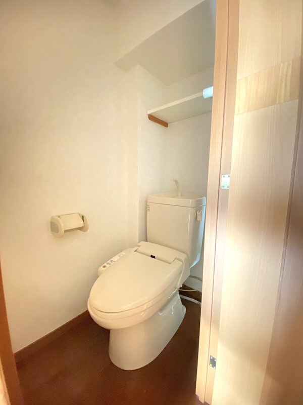 物件内観写真11　(トイレ　温水洗浄便座付　※他部屋の参考写真です)