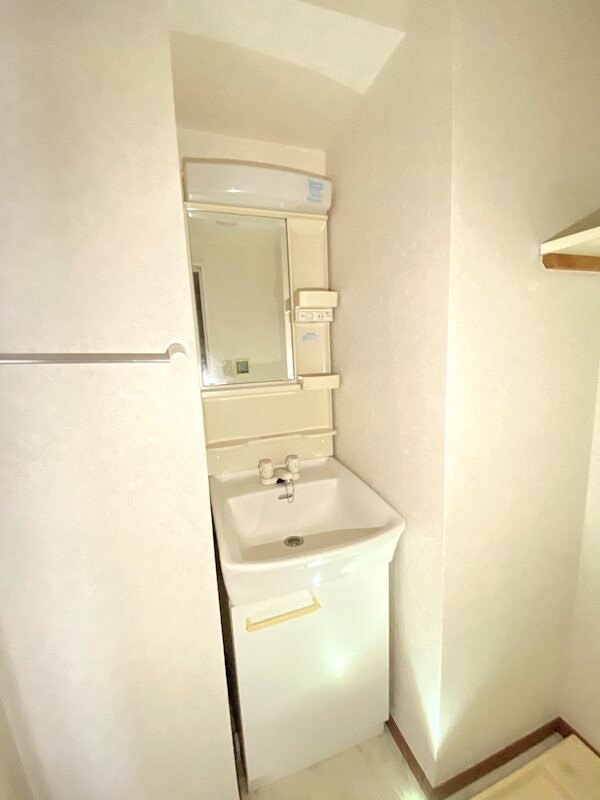 物件内観写真12　(独立洗面台　※他部屋の参考写真です)