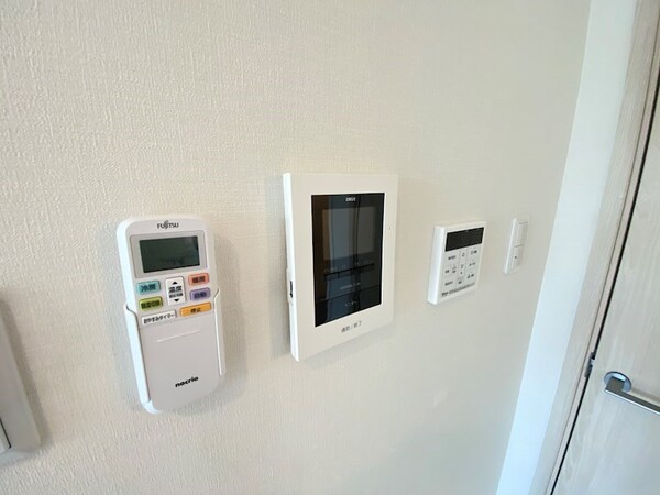 セキュリティ(来訪者の確認ができ安心のモニター付インターホン設置、エアコン)