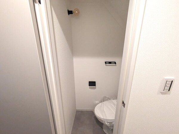 トイレ(1階　トイレ　温水洗浄便座付)
