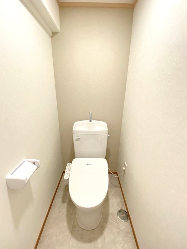 トイレ(2階　トイレ新規交換　温水洗浄便座付)