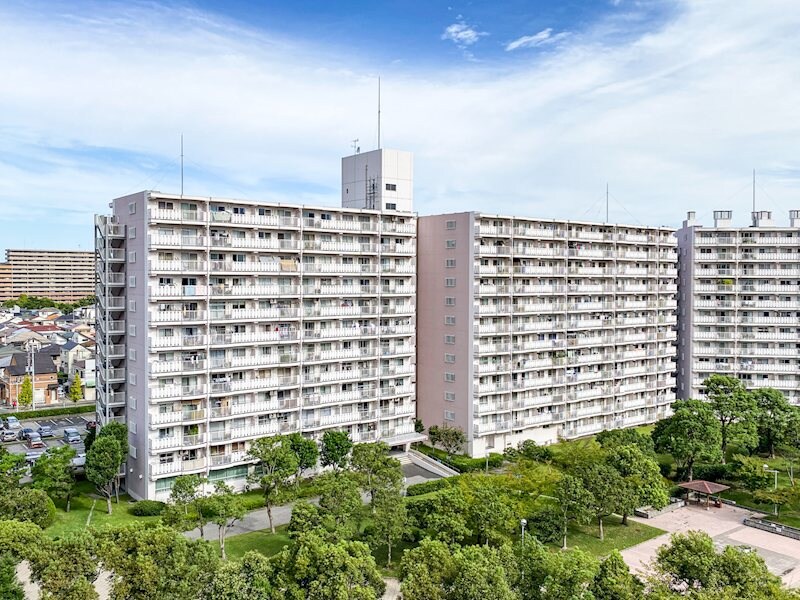 物件外観写真1　(大規模分譲マンション！敷地内は公園・中庭・テニスコートなど充)