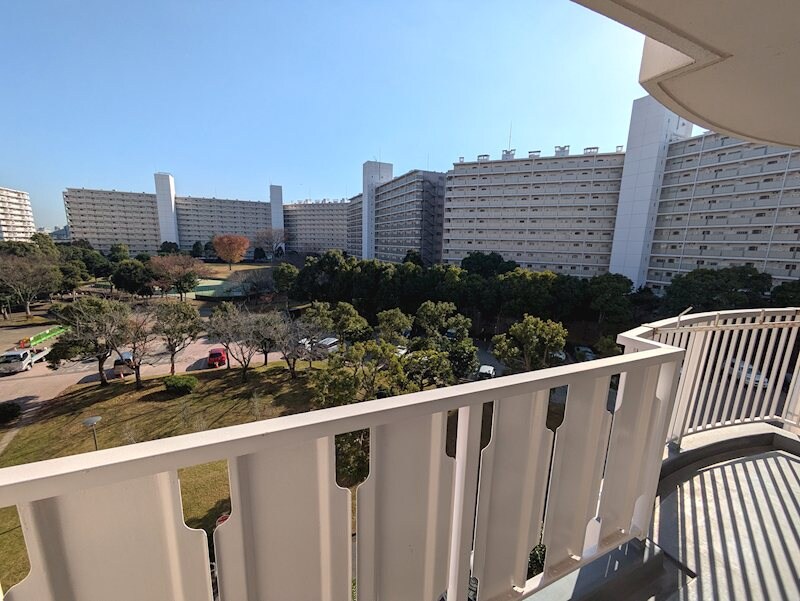 物件内観写真4　(眺望　前面が敷地内公園のため眺めの良いお部屋です)