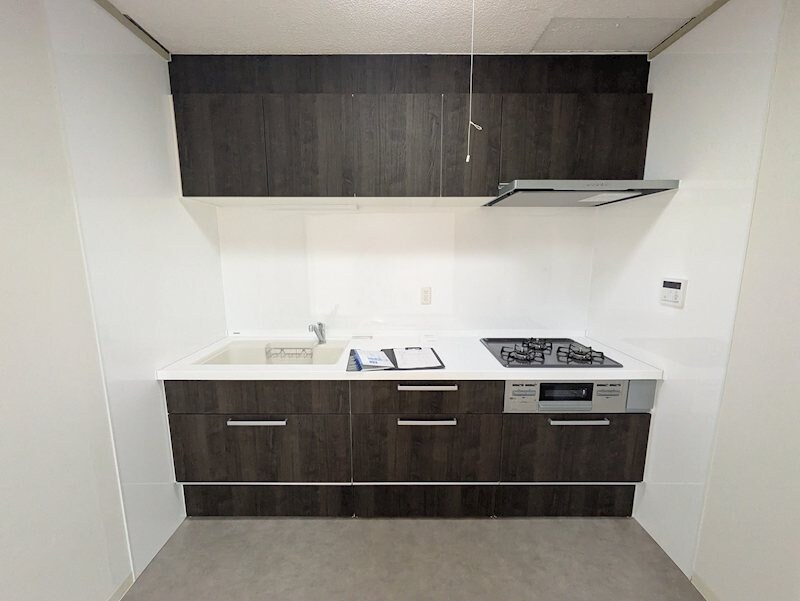 物件内観写真5　(2025年11月　3口ガスシステムキッチン　新規交換！)