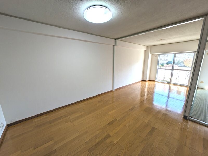 物件内観写真6　(LDK16.7帖で広々とお使いいただけます！)