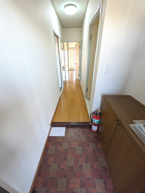 物件内観写真9　(玄関はモニター付インターフォン設置)