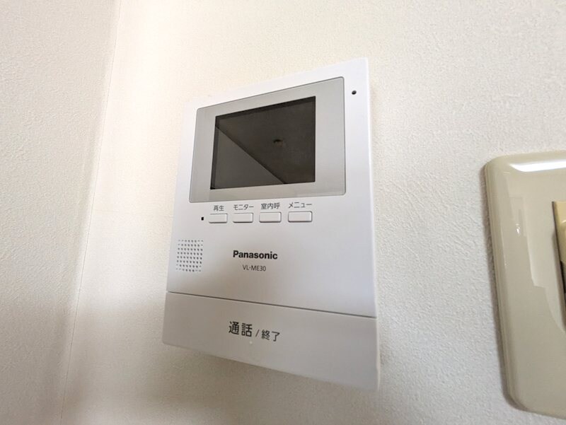 物件内観写真11　(来訪者の確認ができ安心のモニター付インターホン設置)