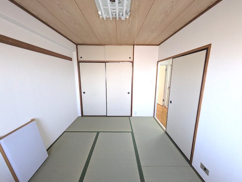 物件内観写真24　(玄関側　和室6帖　※エアコン設置不可)