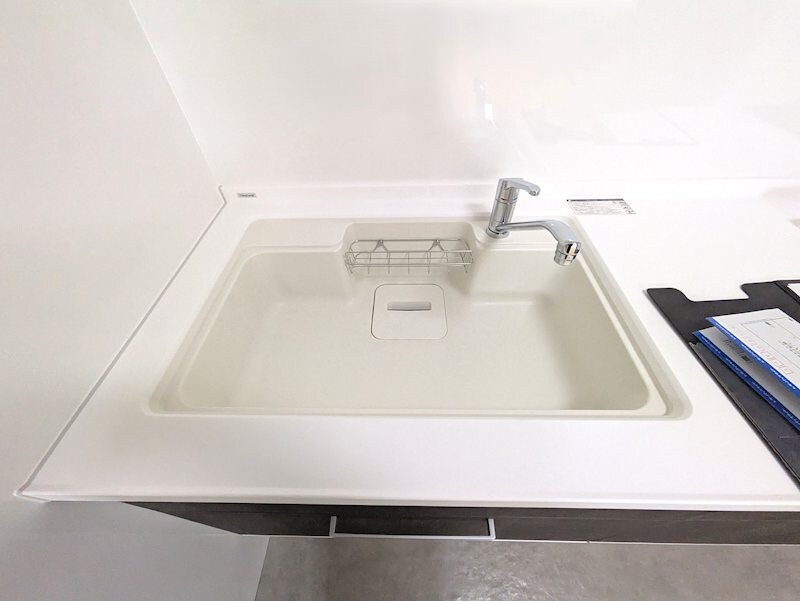 物件内観写真31　(2025年11月　キッチン　新規交換　流し台シンク)