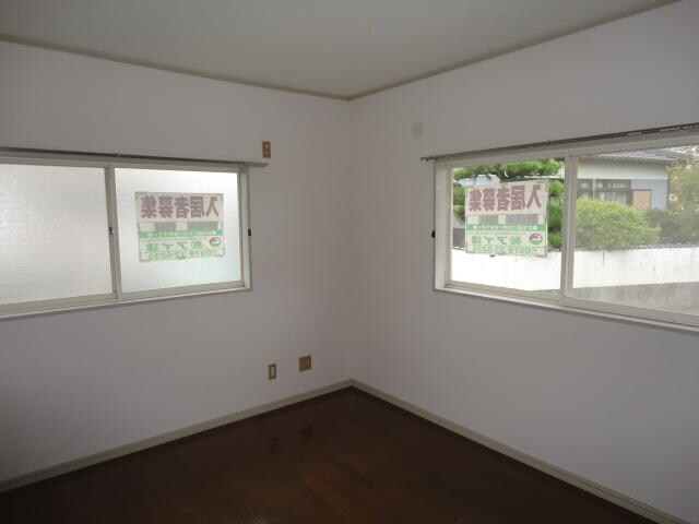 物件内観写真4　(洋室)