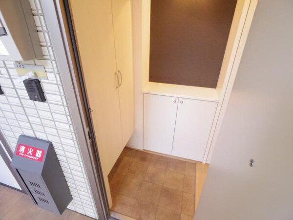 玄関周り(同物件同タイプ)
