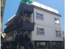 東海道本線 興津駅 3階建 築50年の外観写真